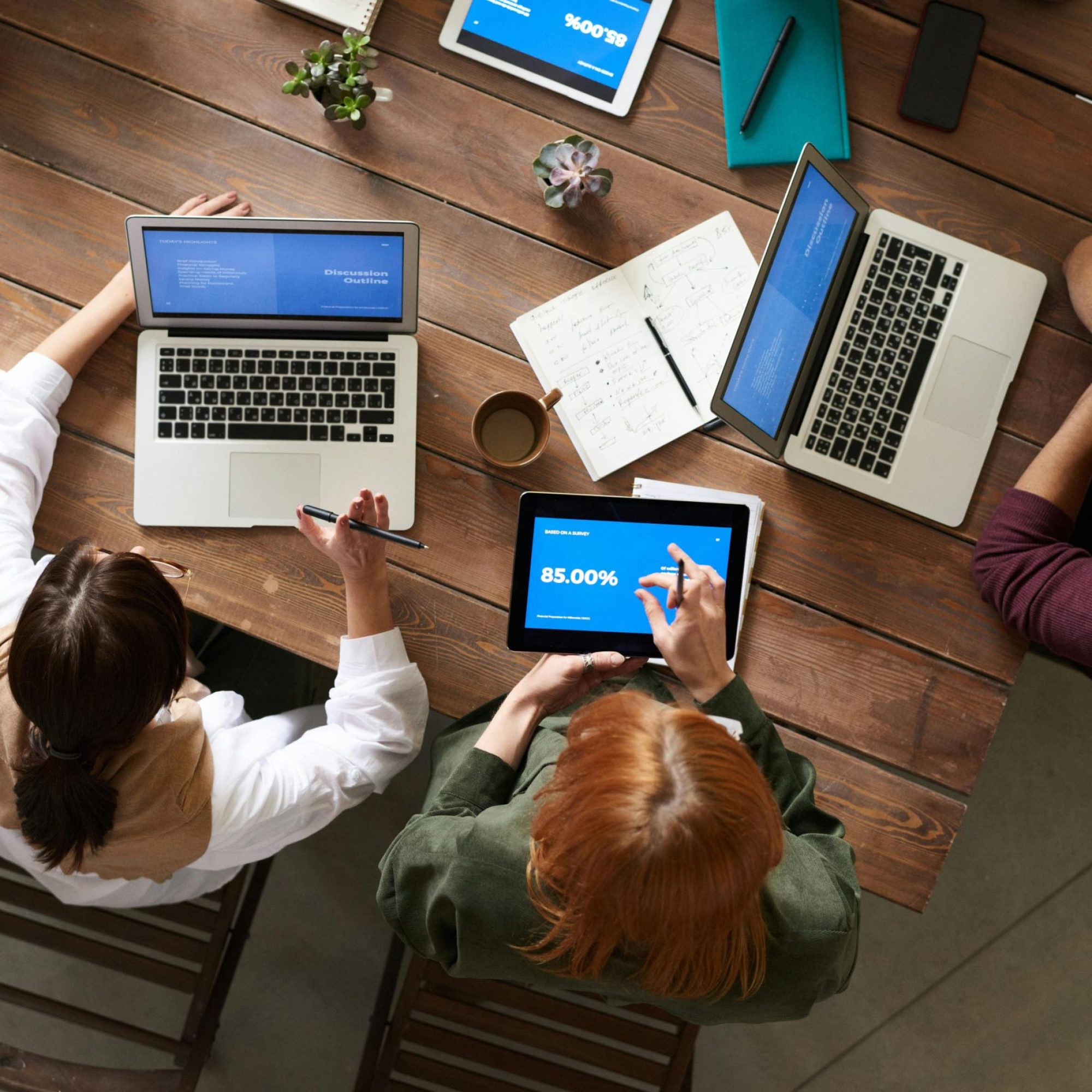 pexels-fauxels-3182774